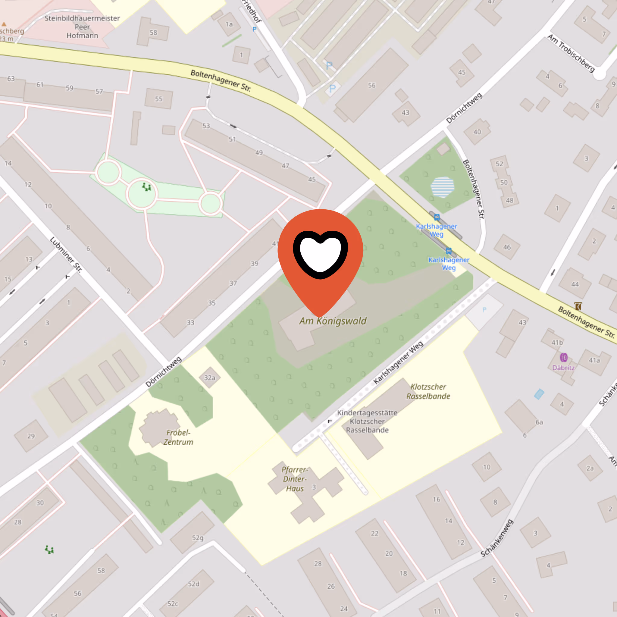 Karte von Dresden-Klotzsche mit Straßen, Spielplätzen, Kita, Gymnasium und markiertem Standort.